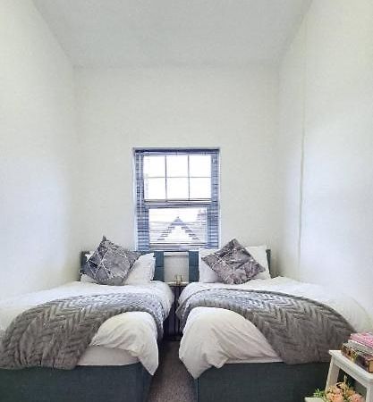 Entire 2 Bed Flat On 3Rd Floor Near City Centre & Stadium カーディフ エクステリア 写真
