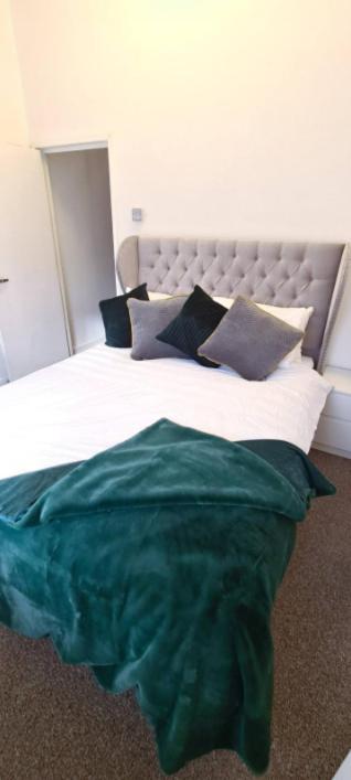 Entire 2 Bed Flat On 3Rd Floor Near City Centre & Stadium カーディフ エクステリア 写真