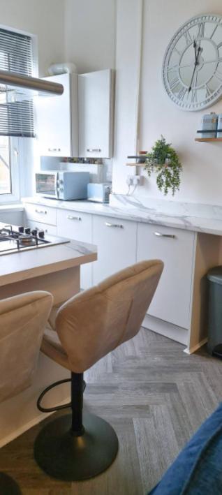 Entire 2 Bed Flat On 3Rd Floor Near City Centre & Stadium カーディフ エクステリア 写真