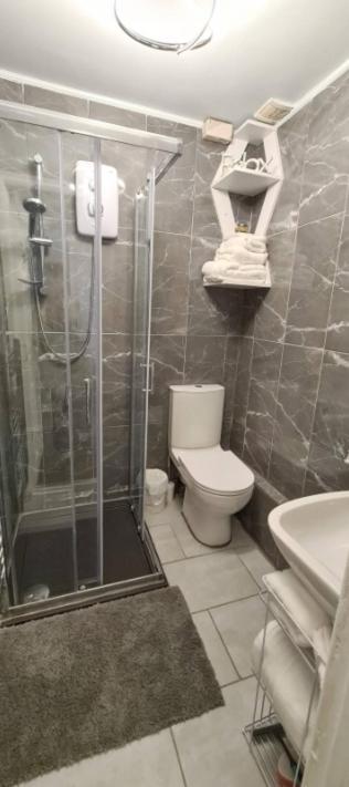 Entire 2 Bed Flat On 3Rd Floor Near City Centre & Stadium カーディフ エクステリア 写真