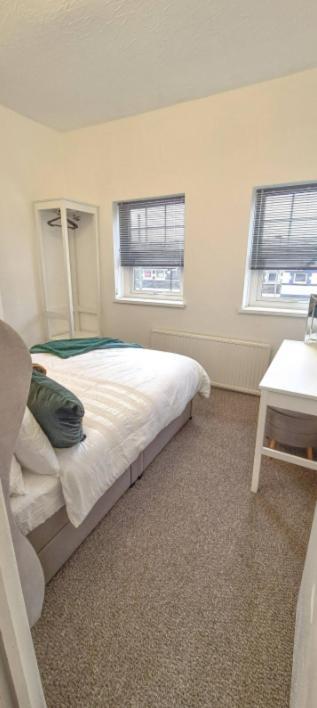 Entire 2 Bed Flat On 3Rd Floor Near City Centre & Stadium カーディフ エクステリア 写真